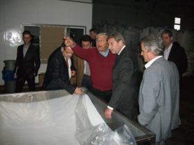 Mr. Johannes Hahn, the EU Commissioner of Regional Policy paying visit to the enterprise PET Central Greece SA Mr. Johannes Hahn, the EU Commissioner of Regional Policy paying visit to the enterprise PET Central Greece SA